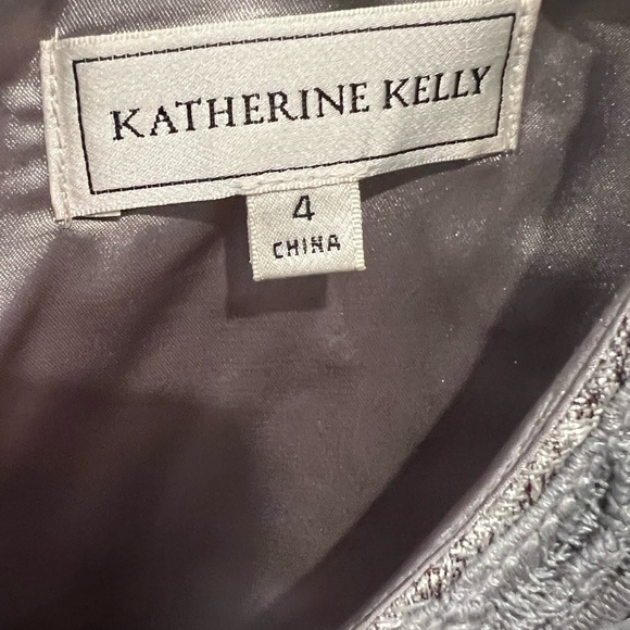 Katherine Kelly Gray Lace Cap Sleeve Sheath Dress Size 4 NWOT - Picture 3 of 4